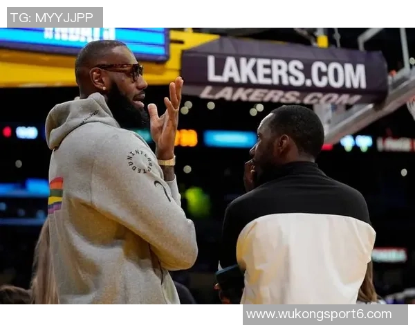 老詹与浓眉赛后同游游戏博主晒合影称赞詹姆斯为篮球之神